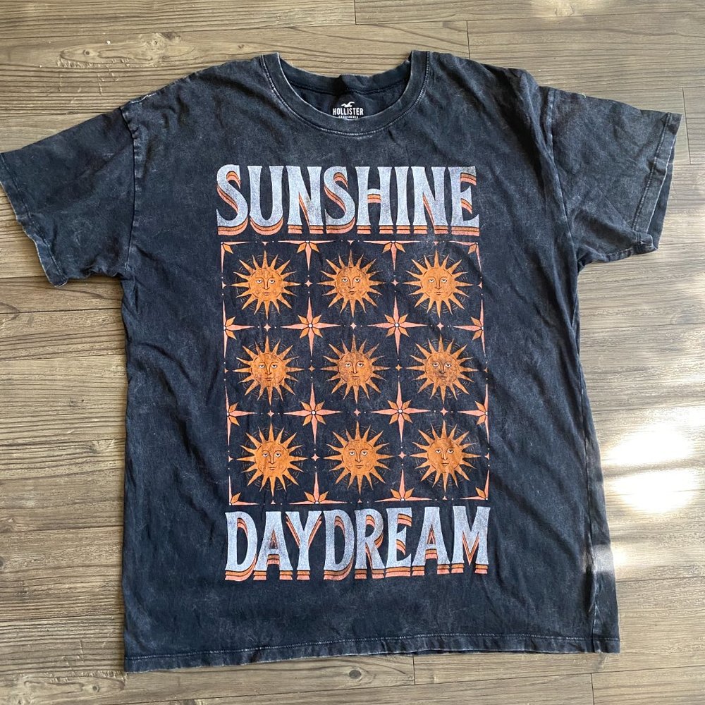 NWOT Hollister Graphic Oversized T Shirt